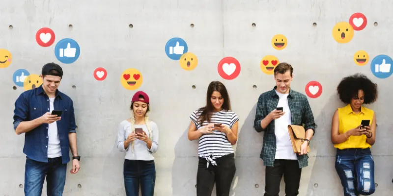 Top 15 Advantages and Disadvantages of Social media in 2023